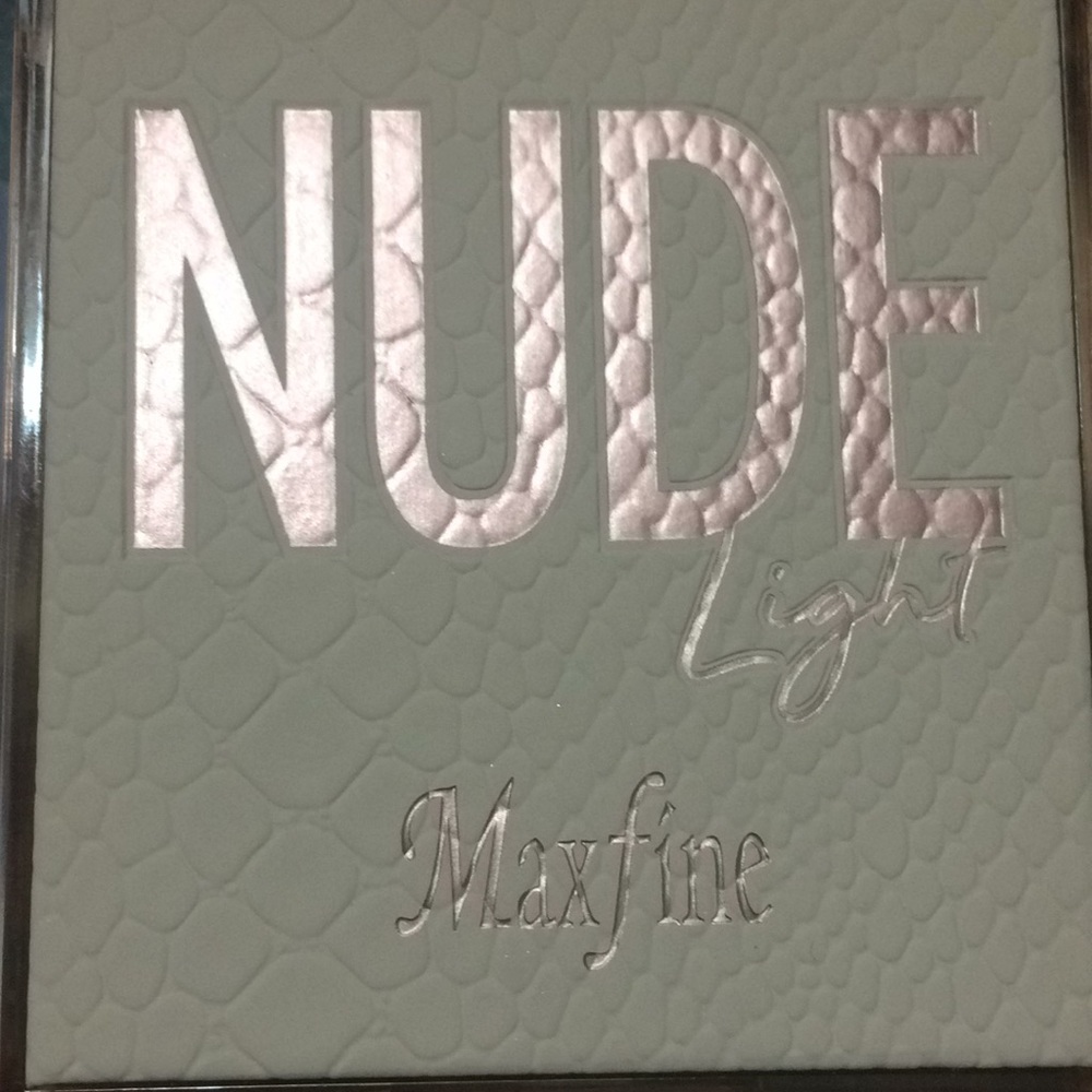 Nude eye shadow